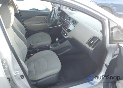 2017 Kia Rio Lx z USA, uszkodzony, nr VIN KNADM4A33H6072659